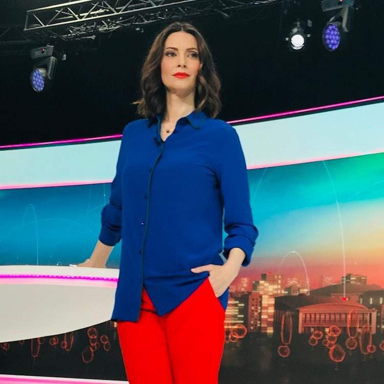 VIDEO / Andreea Berecleanu și soțul, nași de cununie! Ce ținută a ales prezentatoarea de știri