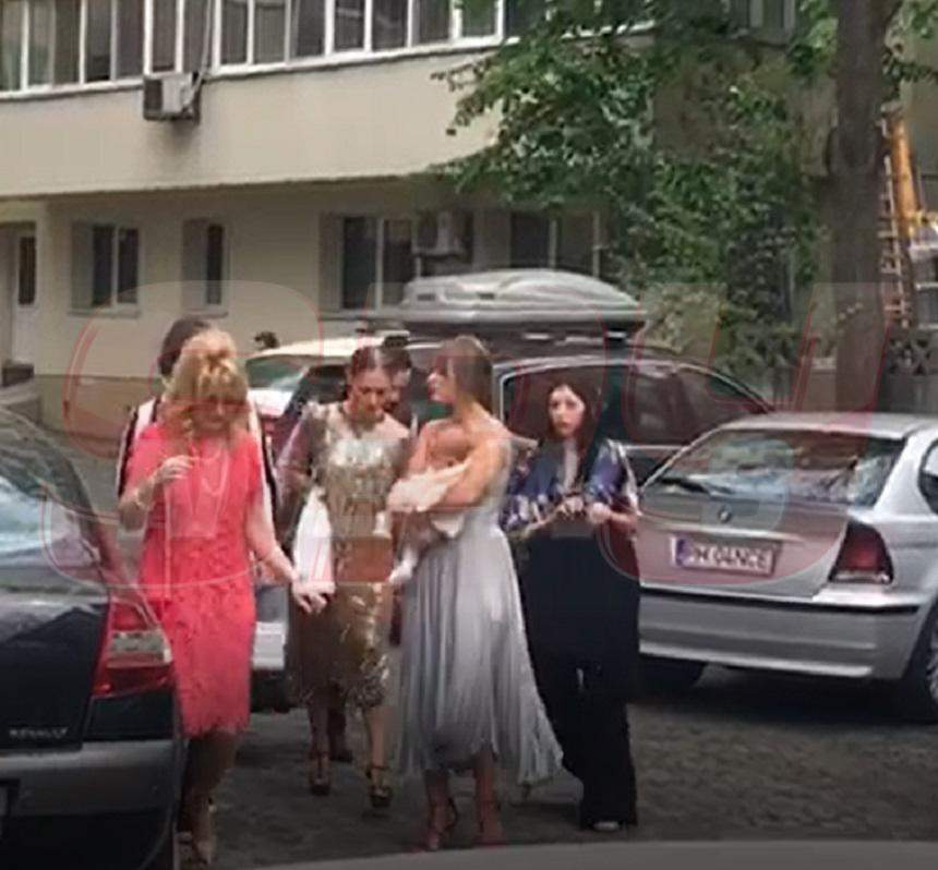 VIDEO / Primele imagini de la botez! Delia îşi creştinează azi nepoata: "Nerăbdători să mergem să petrecem"