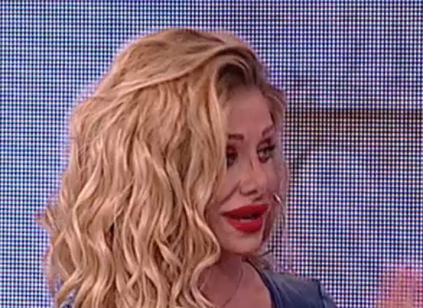 Blondă, frumoasă şi sexy! Se anunţă o nouă vedetă de televiziune?! "Marea Neagră se numeşte aşa fiindcă e neagră noaptea şi e blue ziua"