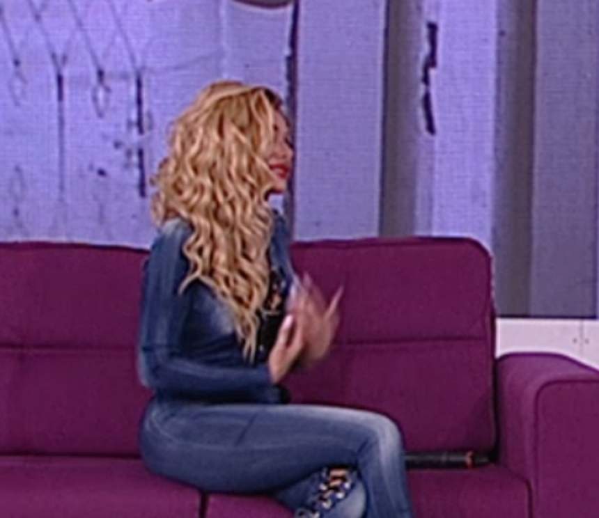 Blondă, frumoasă şi sexy! Se anunţă o nouă vedetă de televiziune?! "Marea Neagră se numeşte aşa fiindcă e neagră noaptea şi e blue ziua"