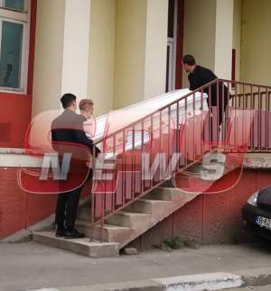 FOTO / Sicriul cu trupul neînsufleţit al Ionelei Prodan a fost scos din spital