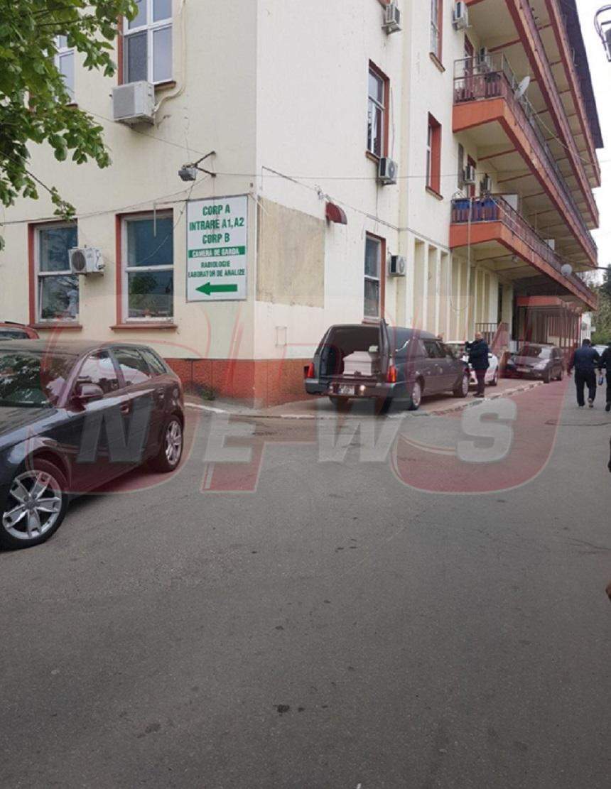FOTO / Sicriul cu trupul neînsufleţit al Ionelei Prodan a fost scos din spital