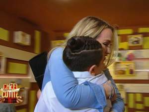 VIDEO / Raluca Podea și-a adus fiul și decolteul la „Chefi la cuțite”. Vedeta a izbucnit în lacrimi după verdictul chefilor!
