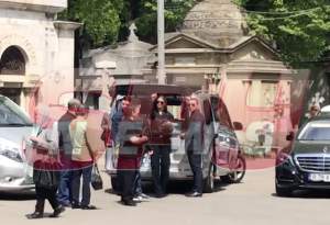 VIDEO / Anamaria Prodan a început să dea de pomană pentru sufletul mamei sale, la capela Cimitirului Bellu