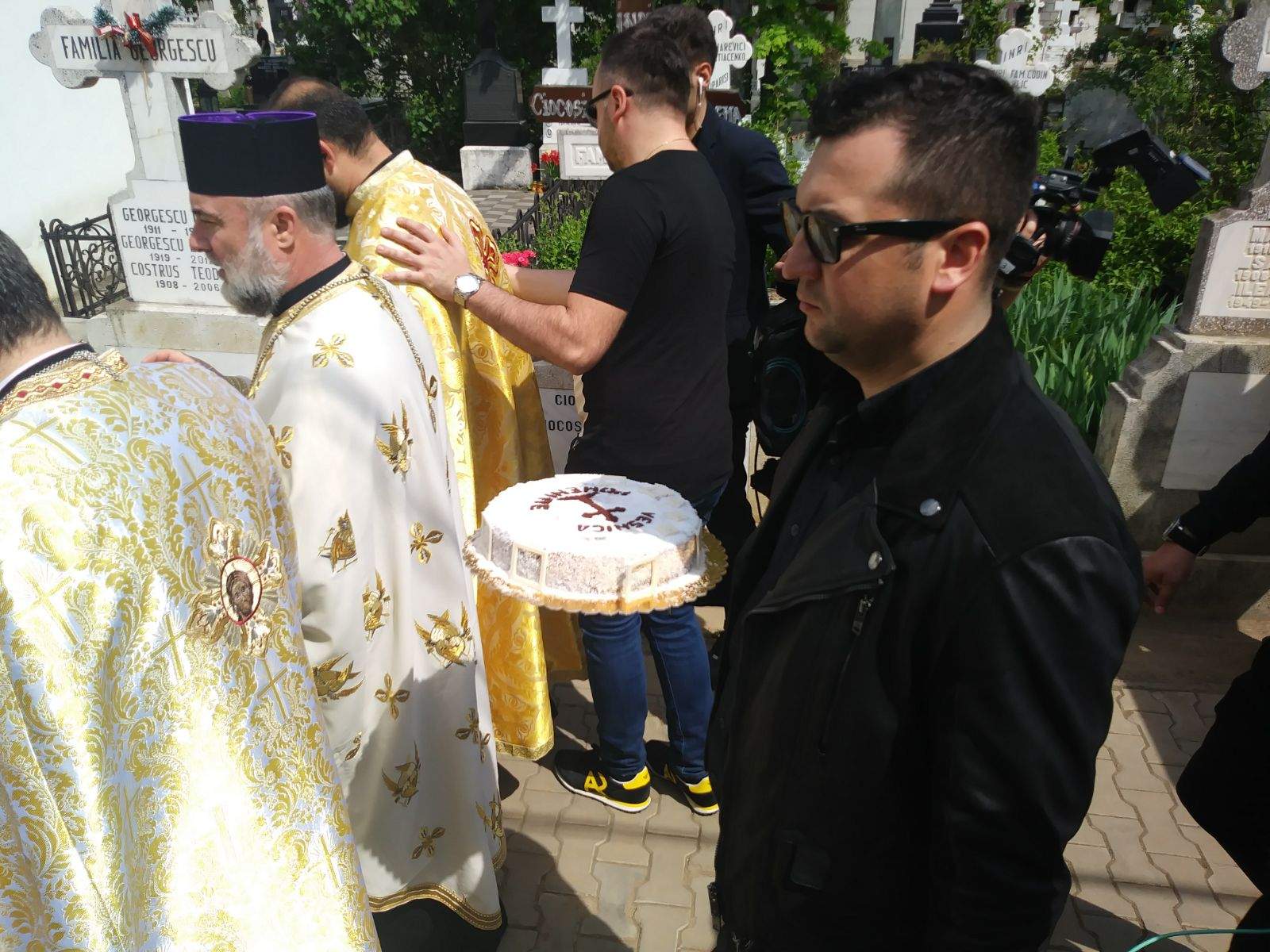 FOTO / Fiica Anamariei Prodan a fost operată. Ce făcea Sarah în timp ce bunica ei era înmormântată