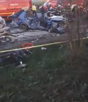 VIDEO / Accident cumplit la Tâncăbeşti! 4 ambulanţe SMURD şi 2 echipaje de descarcerare au intervenit
