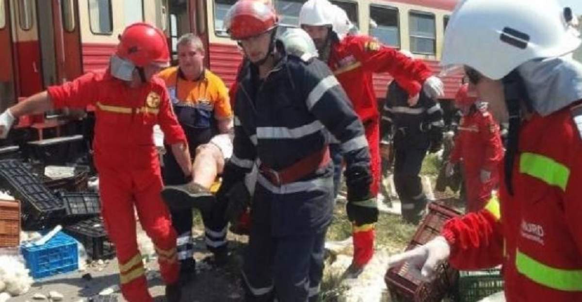 Accident feroviar la Timiș! Un tren cu 400 de călători a lovit un TIR