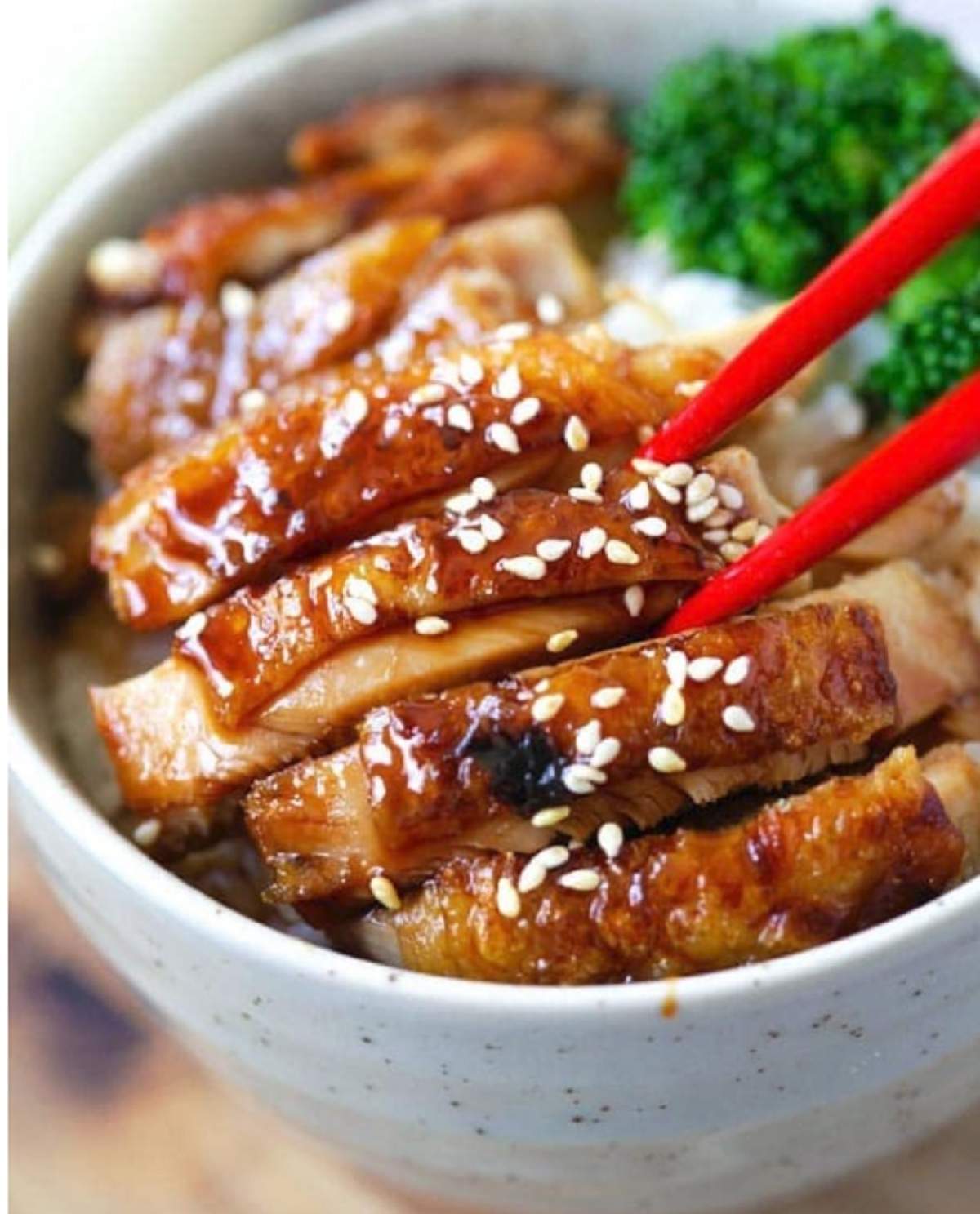 REȚETA DE WEEKEND: Pui Teriyaki cu orez și broccoli înăbușit