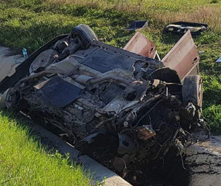 Accident grav pe Autostrada A1. O mașină s-a izbit de un parapet. O persoană a murit și alte patru sunt în stare gravă