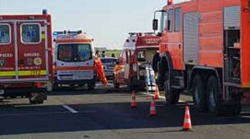 Accident grav pe Autostrada A1. O mașină s-a izbit de un parapet. O persoană a murit și alte patru sunt în stare gravă