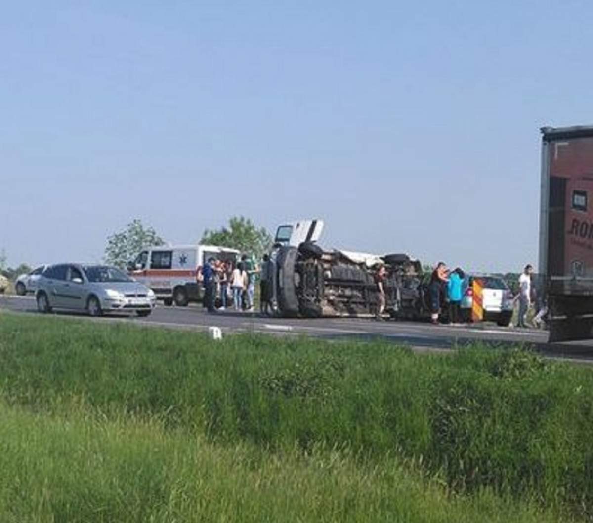FOTO / Accident cu şapte victime în Timişoara! Un microbuz a fost lovit de un autoturism