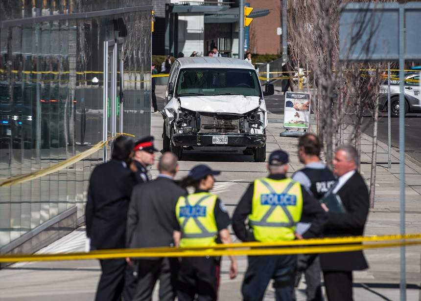 Bilanţul atacului din Toronto!  Zece oameni au murit, iar alți 15 au fost răniți, după ce o camionetă a intrat într-un grup de pietoni