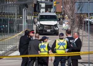 Bilanţul atacului din Toronto!  Zece oameni au murit, iar alți 15 au fost răniți, după ce o camionetă a intrat într-un grup de pietoni