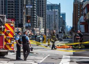 Bilanţul atacului din Toronto!  Zece oameni au murit, iar alți 15 au fost răniți, după ce o camionetă a intrat într-un grup de pietoni