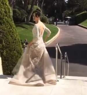 VIDEO / Catrinel Menghia s-a căsătorit în secret? Primele imagini cu celebrul model în rochie de mireasă și cu inelul de logodnă impresionant