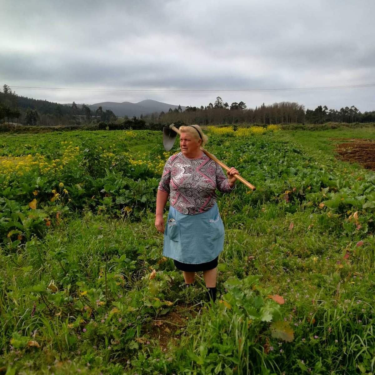 FOTO VIRAL / A devenit celebră pentru asemănarea izbitoare cu o persoană faimoasă. Tu îți dai seama despre cine e vorba?
