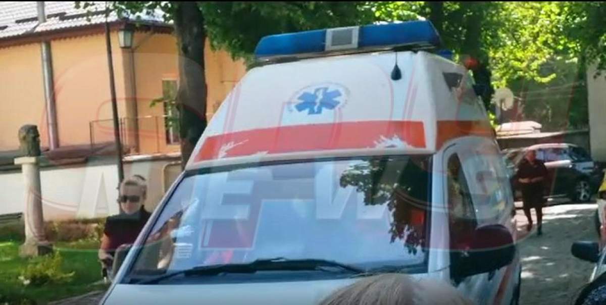 VIDEO /  Ambulanța, chemată de urgență la înmormântarea fiului lui Nelu Ploieșteanu. S-a prăbușit chiar în curtea bisericii!