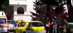VIDEO /  Ambulanța, chemată de urgență la înmormântarea fiului lui Nelu Ploieșteanu. S-a prăbușit chiar în curtea bisericii!