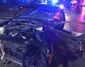 Accident grav în Botoşani! Un tânăr e în stare gravă, după ce s-a izbit cu maşina de un panou de beton