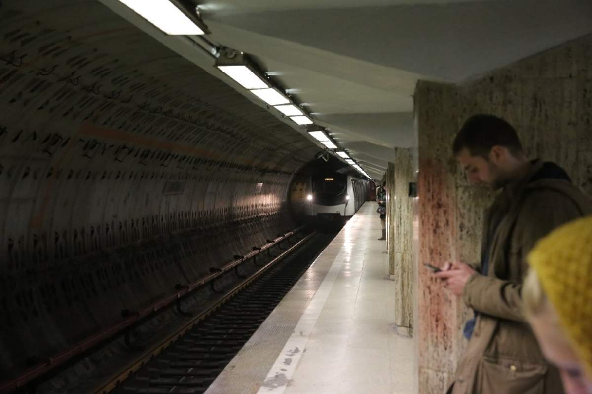 FOTO / Călătorii din București au crezut că nu văd bine. Cu cine au dat nas în nas în metrou