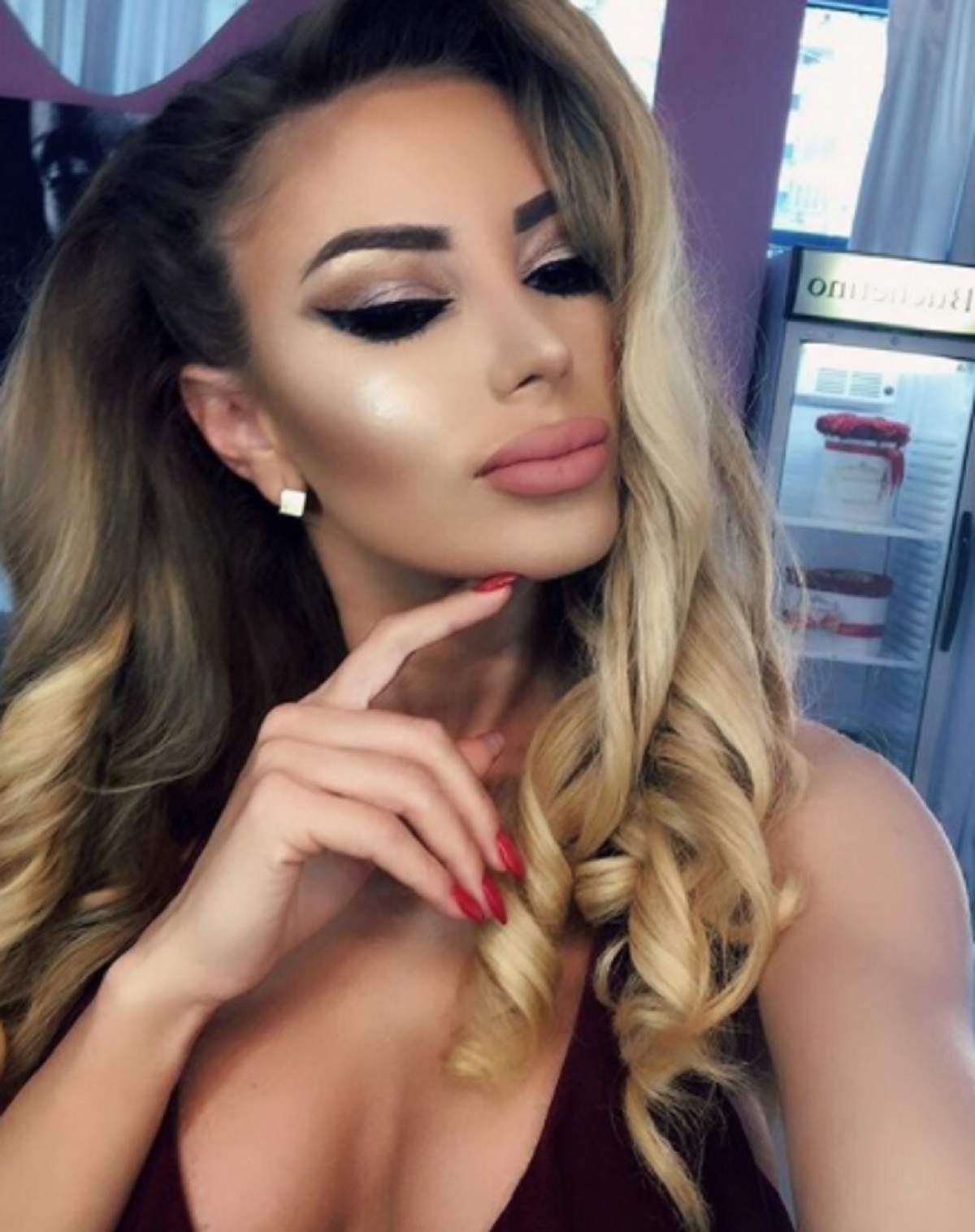 FOTO / Roxana Vașniuc, schimbare radicală de look! Vedeta a renunțat la pletele blonde. Cum arată acum