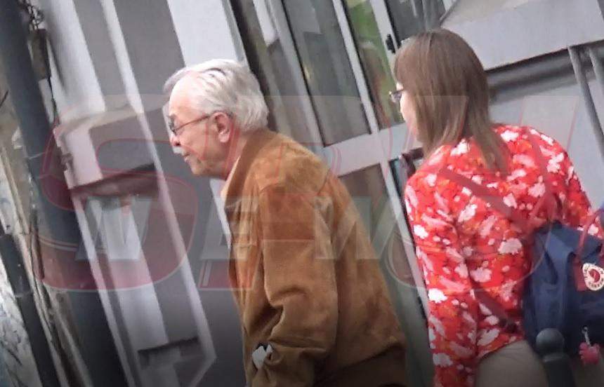 VIDEO PAPARAZZI / Nicolae Văcăroiu a ajuns precum un om de rând! Cum arată fostul premier la 74 de ani