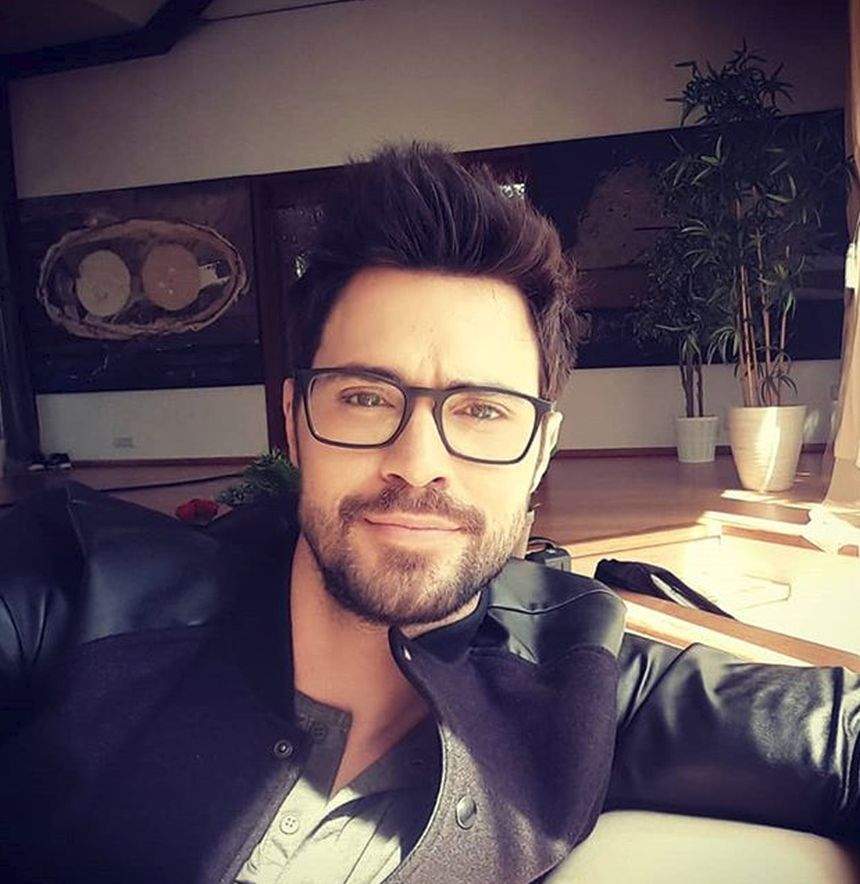 FOTO / În atenţia fanelor! Imagini trăznet cu Petru Păun, chipeşul actor in "Fructul Oprit"