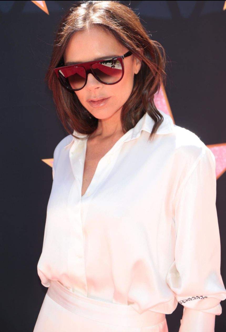 Victoria Beckham a recunoscut care este motivul pentru care nu zâmbeşte niciodată în public