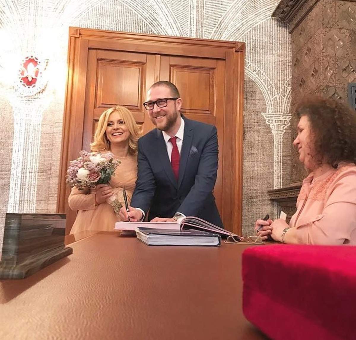 Simona Gherghe şi soţul său împlinesc un an de la cununie. Cum a ales vedeta să marcheze momentul