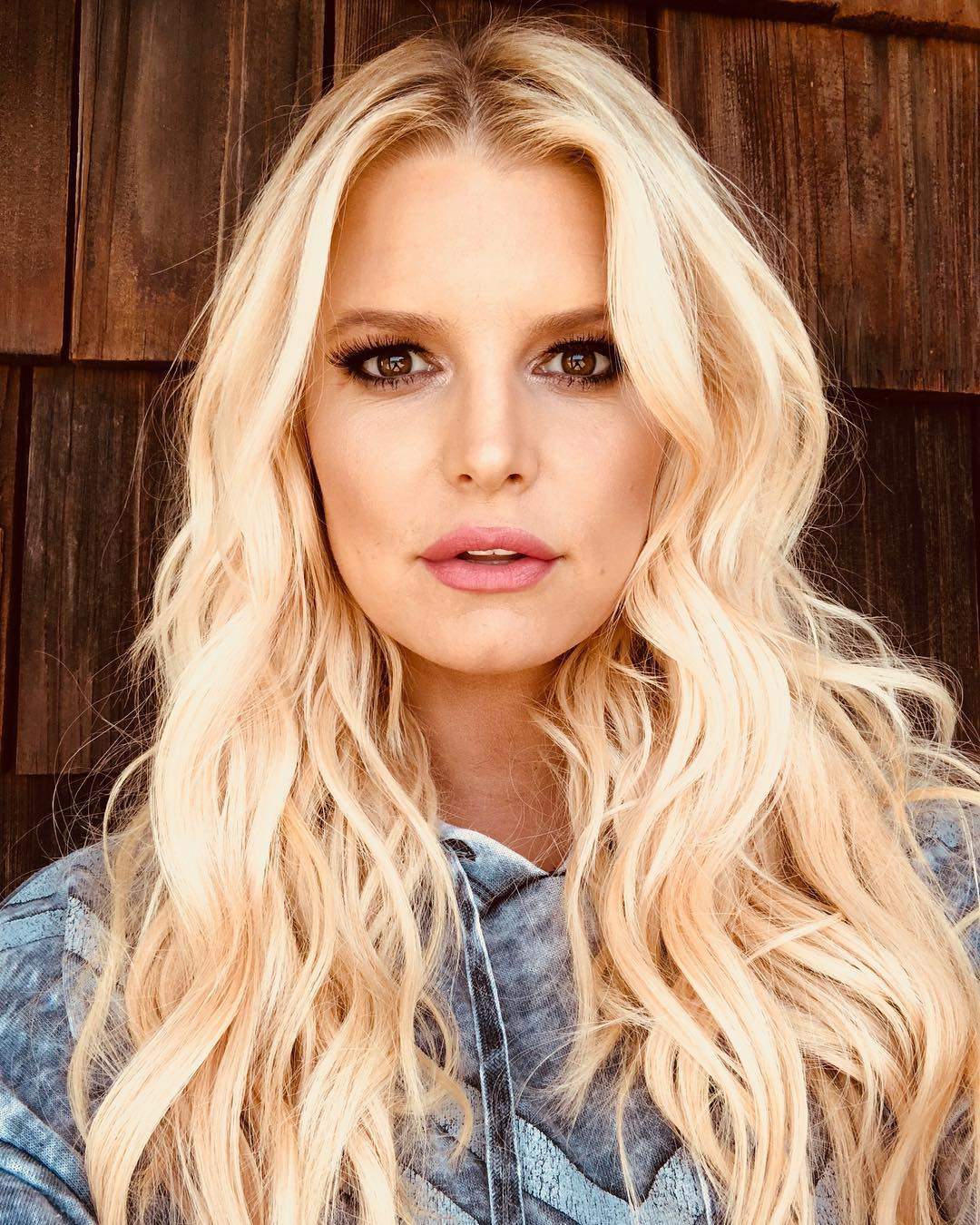 FOTO / Jessica Simpson a stârnit revoltă pentru că este prea sexy: „Nu vreau să vadă copiii mei asta!”