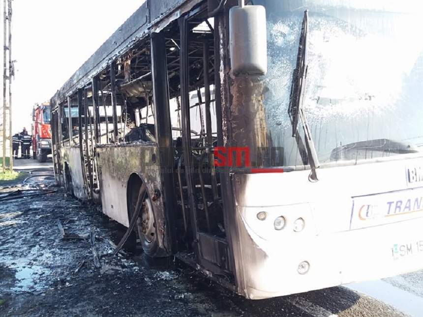 Explozie puternică la Satu Mare! Un autobuz a luat foc în timp ce erau călători înăuntru