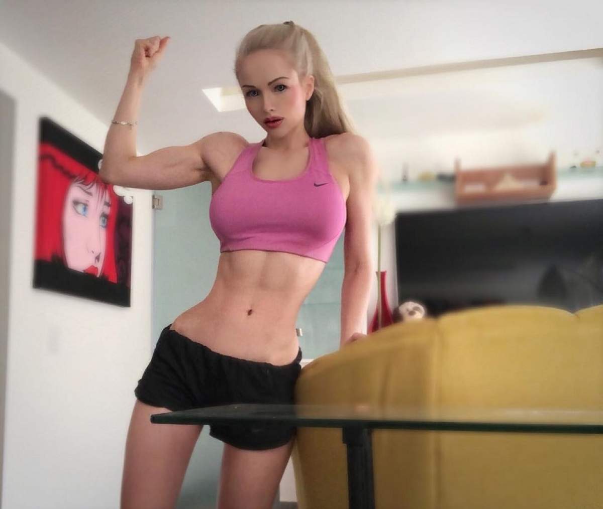 FOTO / Are soţ, dar e lipsită de inhibiţii! Cum s-a pozat Valeria Lukyanova. A făcut imaginile publice