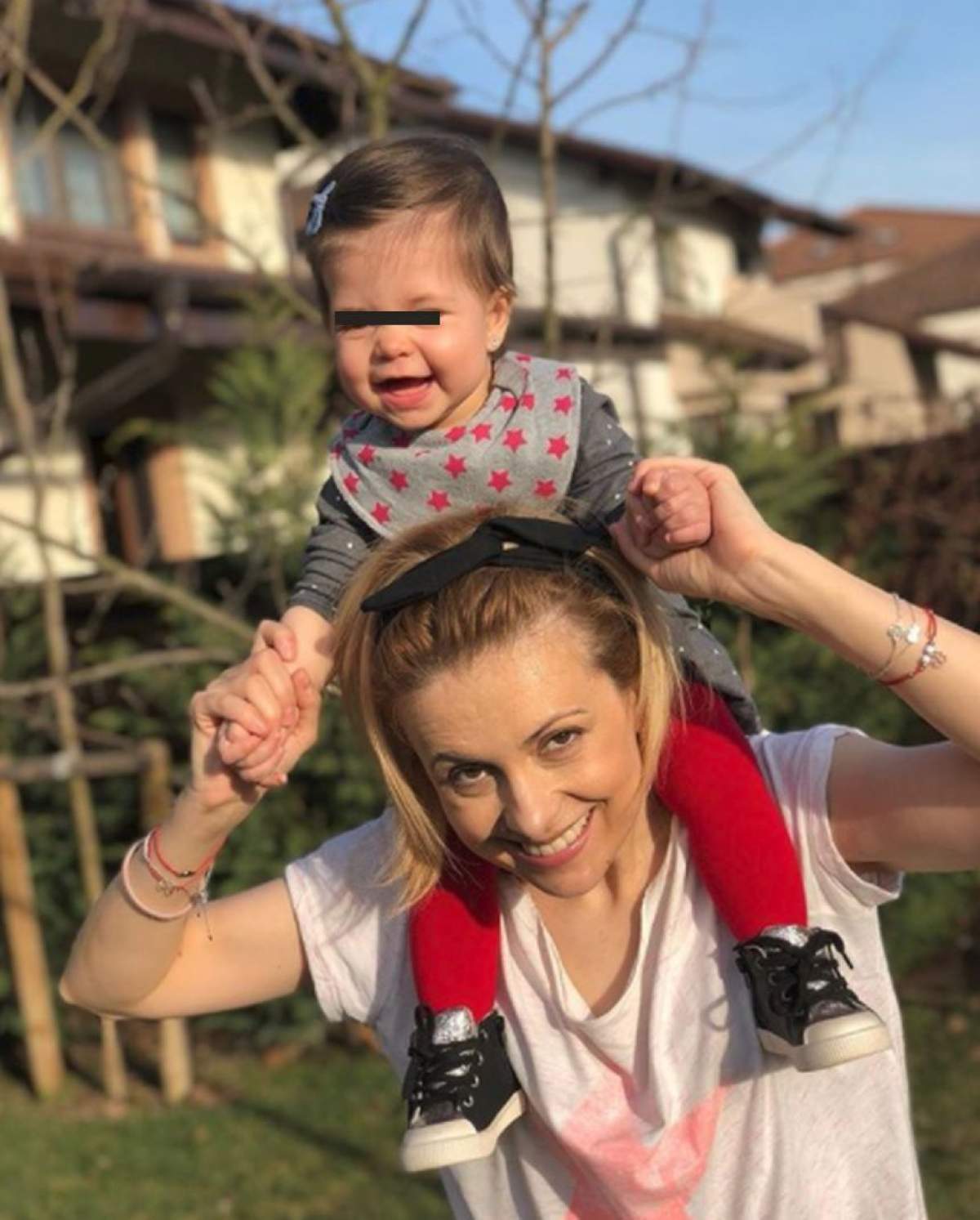 FOTO /  Micuţa Ana Georgia ştie de mică ce vrea. Simona Gherghe se confruntă cu primele cerinţe ale fetiţei sale