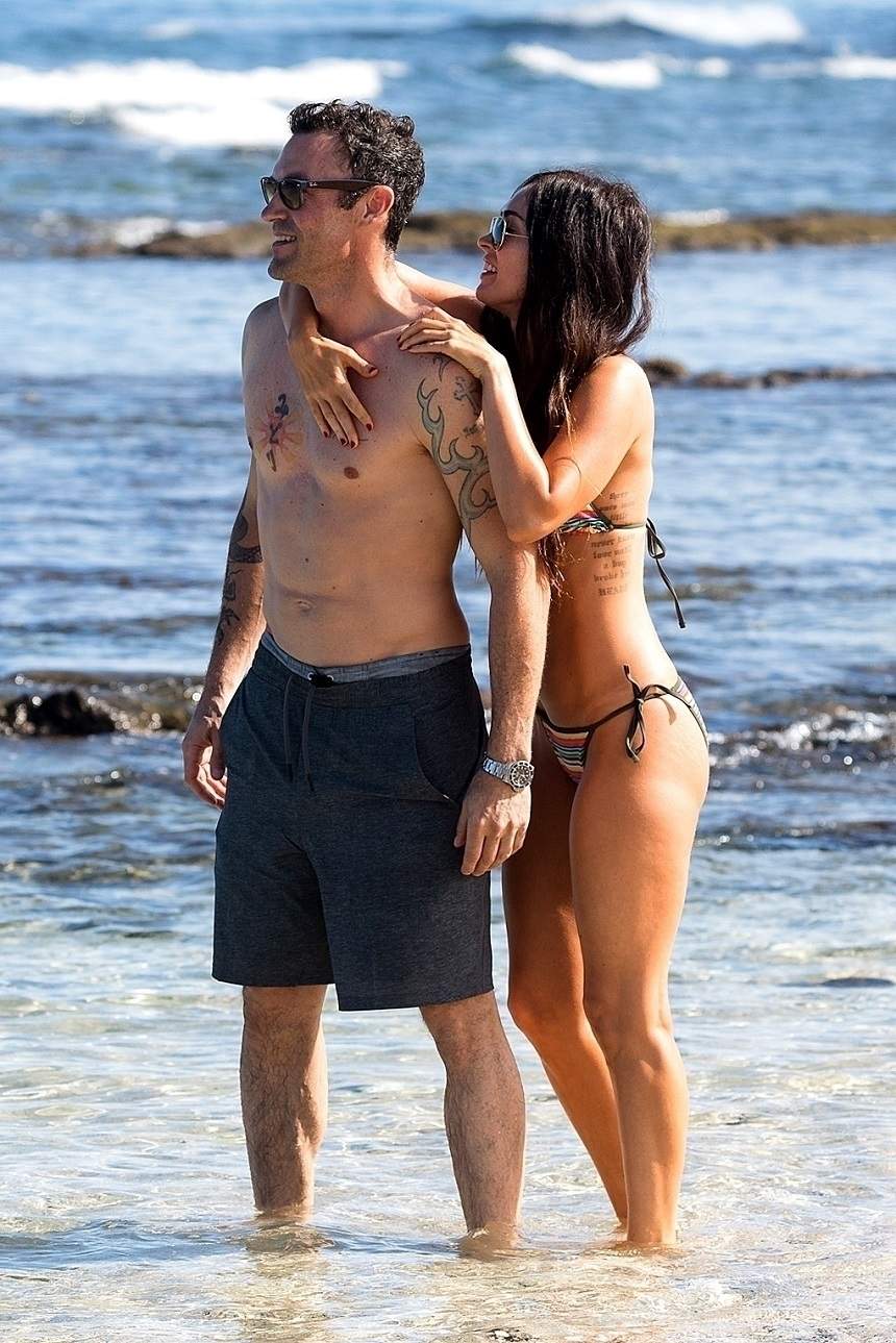 FOTO / Cum arată Megan Fox după trei naşteri. Paparazzii au surprins-o la plajă. Imagini fără photoshop