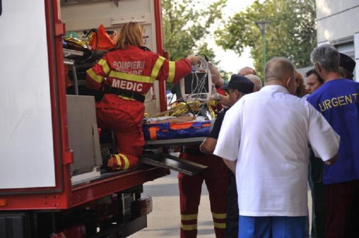 Descoperire macabră în Prahova. Un tânăr a fost găsit mort în casă. Iubita lui de 17 ani, transportată în stare gravă la spital