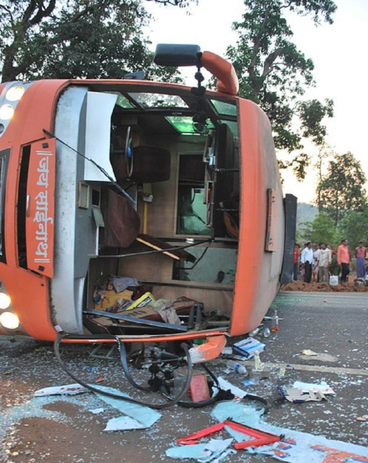 FOTO / 27 de copii au murit într-un accident rutier, în India