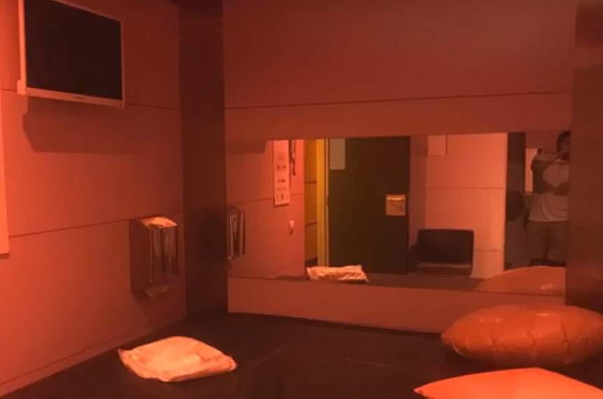 FOTO / Cât costă o oră în primul hotel cu roboți pentru plăceri intime. Un bărbat și-a povestit experiența inedită
