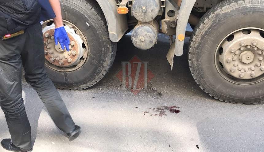 FOTO / Femeie zdrobită de un camion într-un cartier din Iaşi! A murit la scurt timp