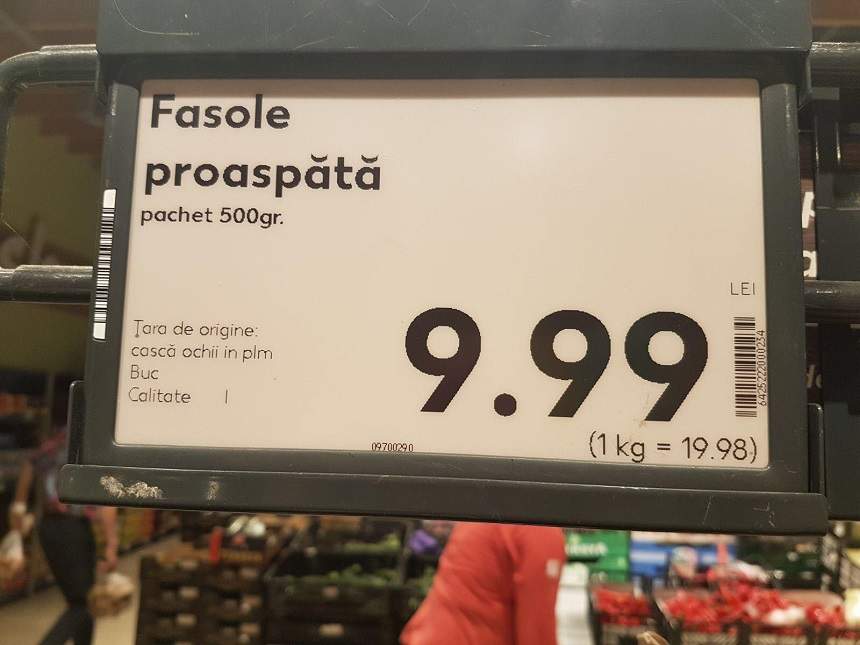 FOTO VIRAL / Ce apare la țara de origine pentru fasolea vândută într-un hipermarket din București