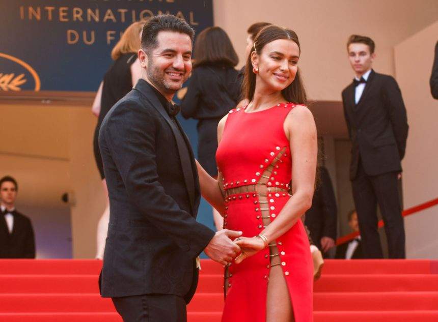 FOTO / Irina Shayk a furat privirile tuturor la Cannes. Modelul nu a purtat lenjerie intimă şi s-a văzut tot