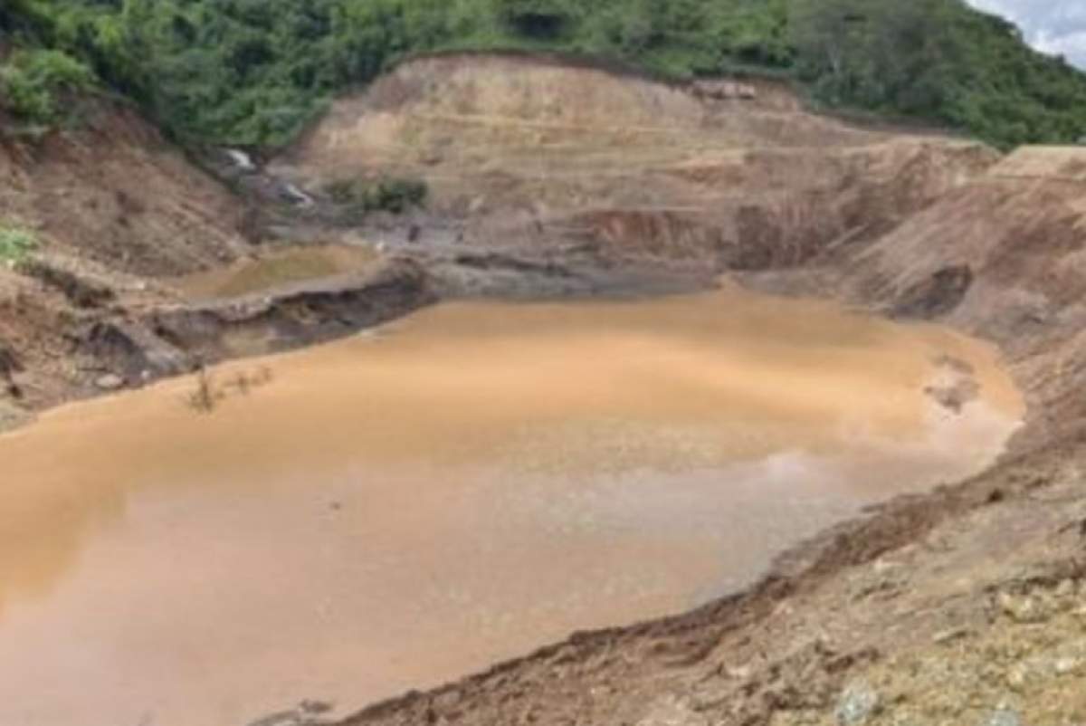 FOTO / Peste 40 de oameni şi-au pierdut viaţa după ce un baraj s-a rupt. Alte zeci de persoane sunt date dispărute