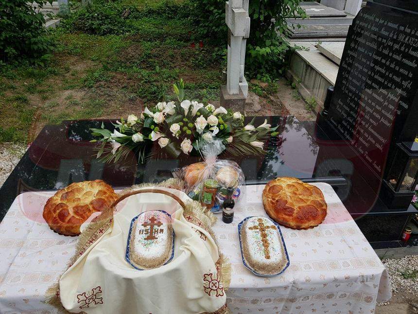 FOTO / Ionela Prodan, plânsă de familie! Imagini de la parastasul de 40 de zile al cântăreţei