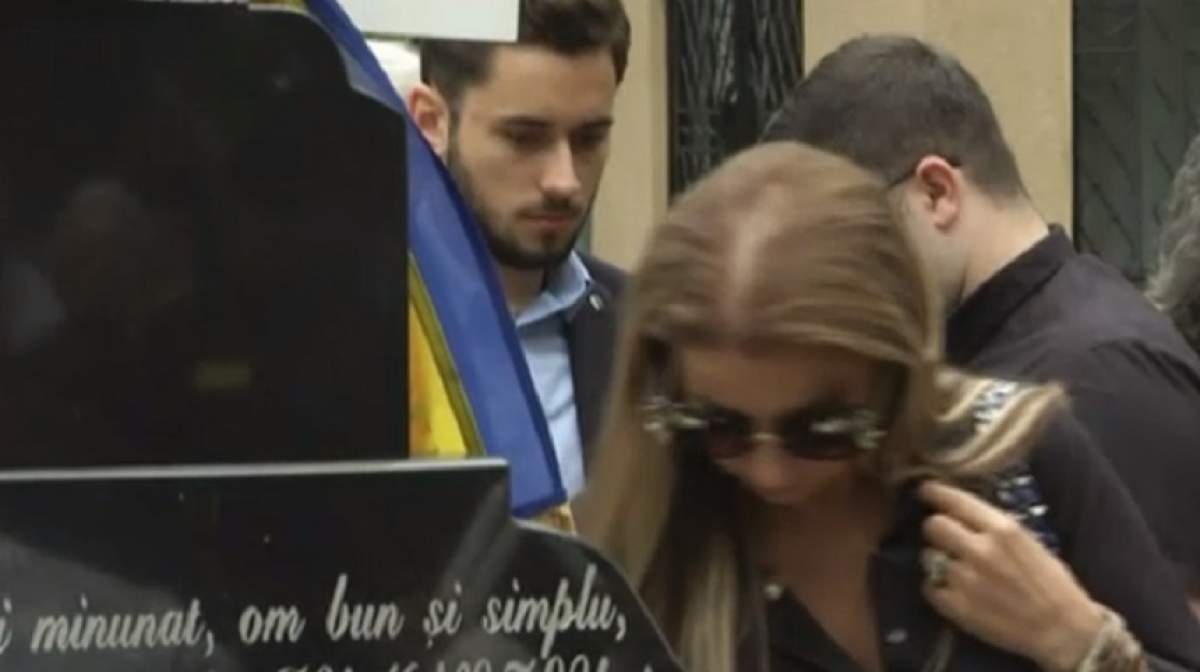 FOTO / Anamaria Prodan a ajuns la cimitir, însoţită de soţul ei! Este distrusă de durere şi nu îşi poate stăpâni lacrimile