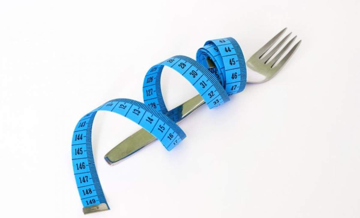 Ţii dietă, ai grijă la alimentaţie şi tot nu slăbeşti? Acestea sunt cauzele. Află cum să scapi de cele mai nocive obiceiuri