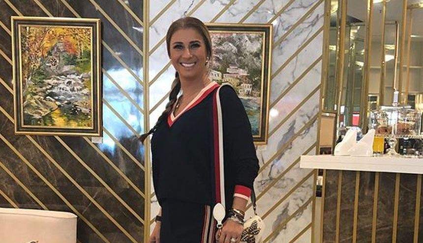 FOTO / În compania cui îşi petrece Anamaria Prodan seara. Impresara nu a avut nicio reţinere