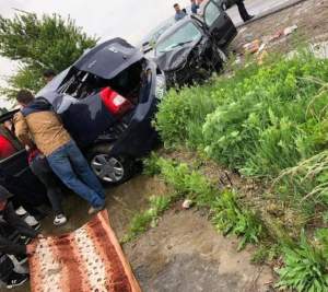 VIDEO / Carambol teribil în Suceava! O persoană a murit şi sunt mai multe victime, după ce un autoturism a intrat pe contrasens