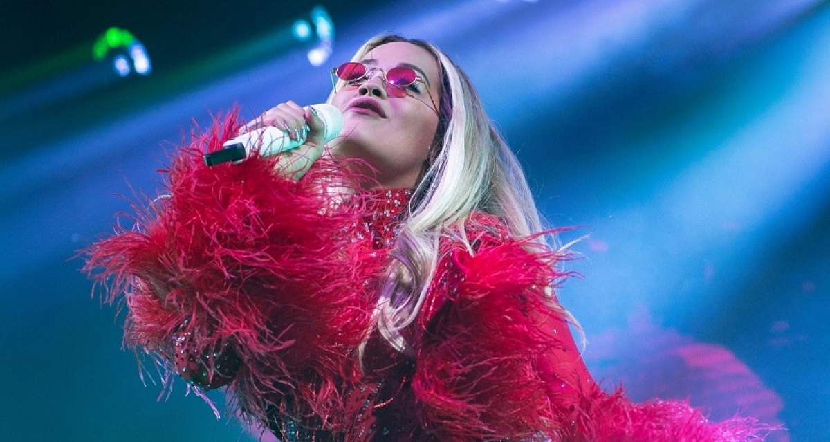 FOTO / A făcut show la un concert, iar fanii s-au întrebat dacă poartă lenjerie! Rita Ora, în ipostaze de infarct