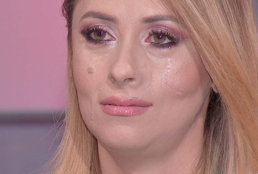 VIDEO!/ Viaţa incredibilă a prezentatoarei Bianca Sârbu! Diagnosticată de 3 ori cu cancer, iar soţul i-a murit pe scenă, lângă ea! Acum, o ia de la capăt cu un bărbat mult mai tânăr!