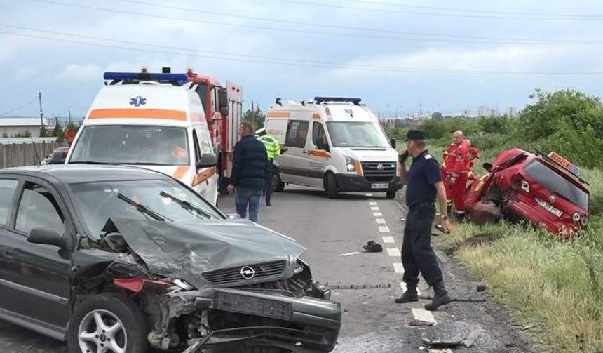 VIDEO / Maşină de şcoală de şoferi, făcută praf în judeţul Mehedinţi! Eleva şi instructorul, spulberaţi de un şofer neatent