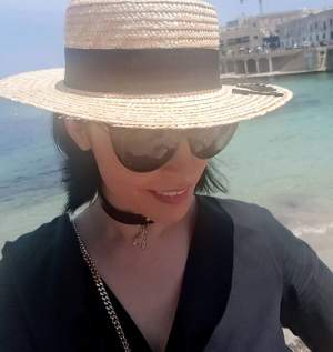 Aflată în vacanţă în Malta, Andreea Marin a primit inelul de logodnă?! Detaliul care a dat-o de gol